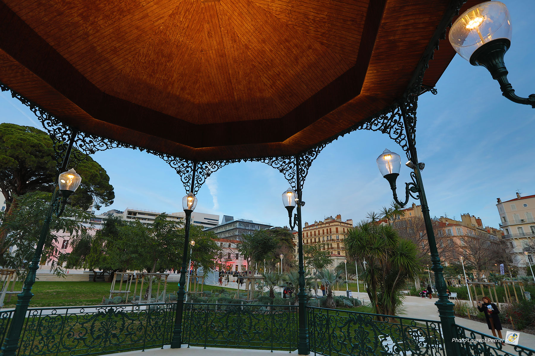 Vue sur le kiosque du jardin Alexandre 1er