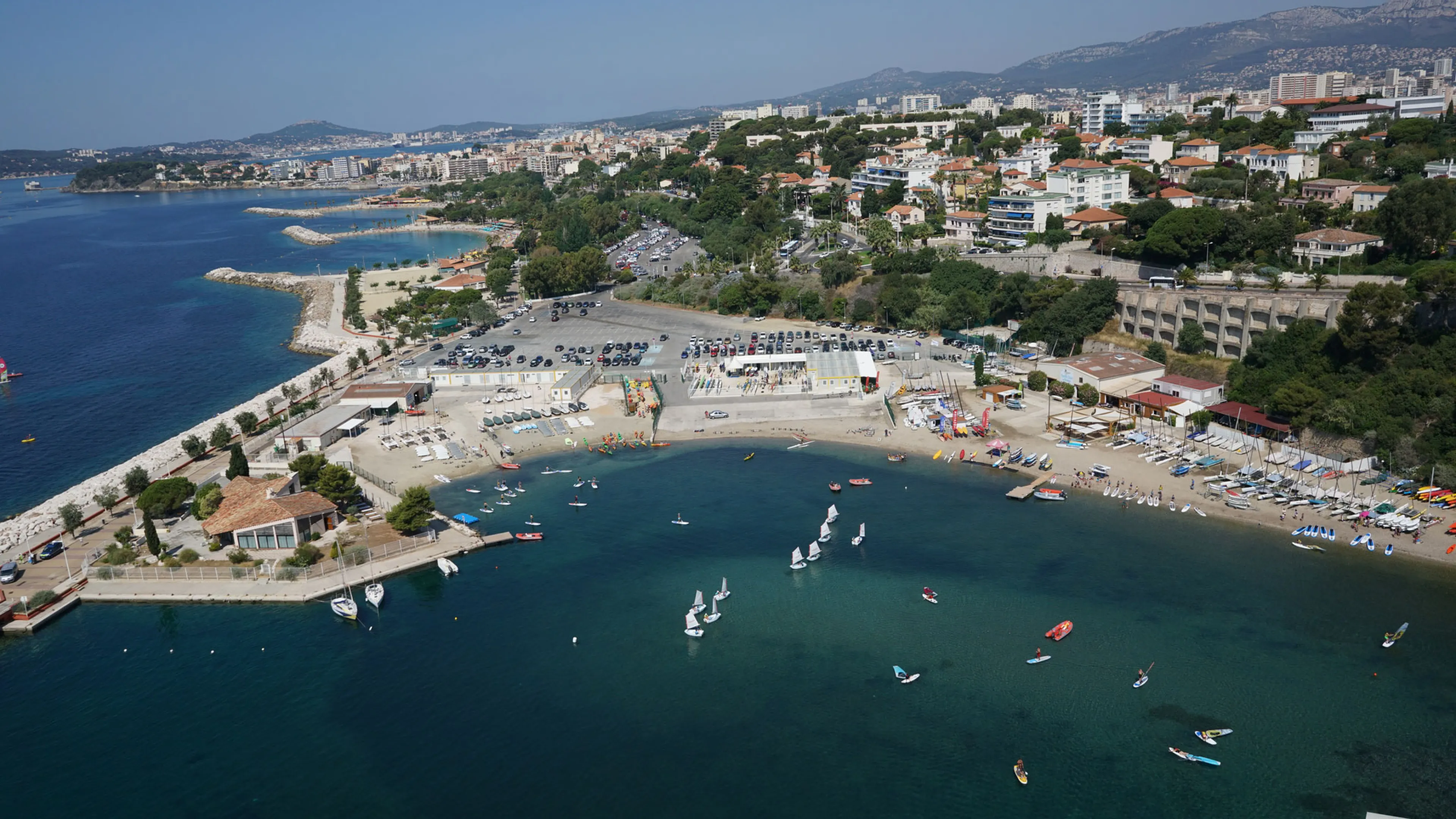 Photographie de haut des plages du Mourillon