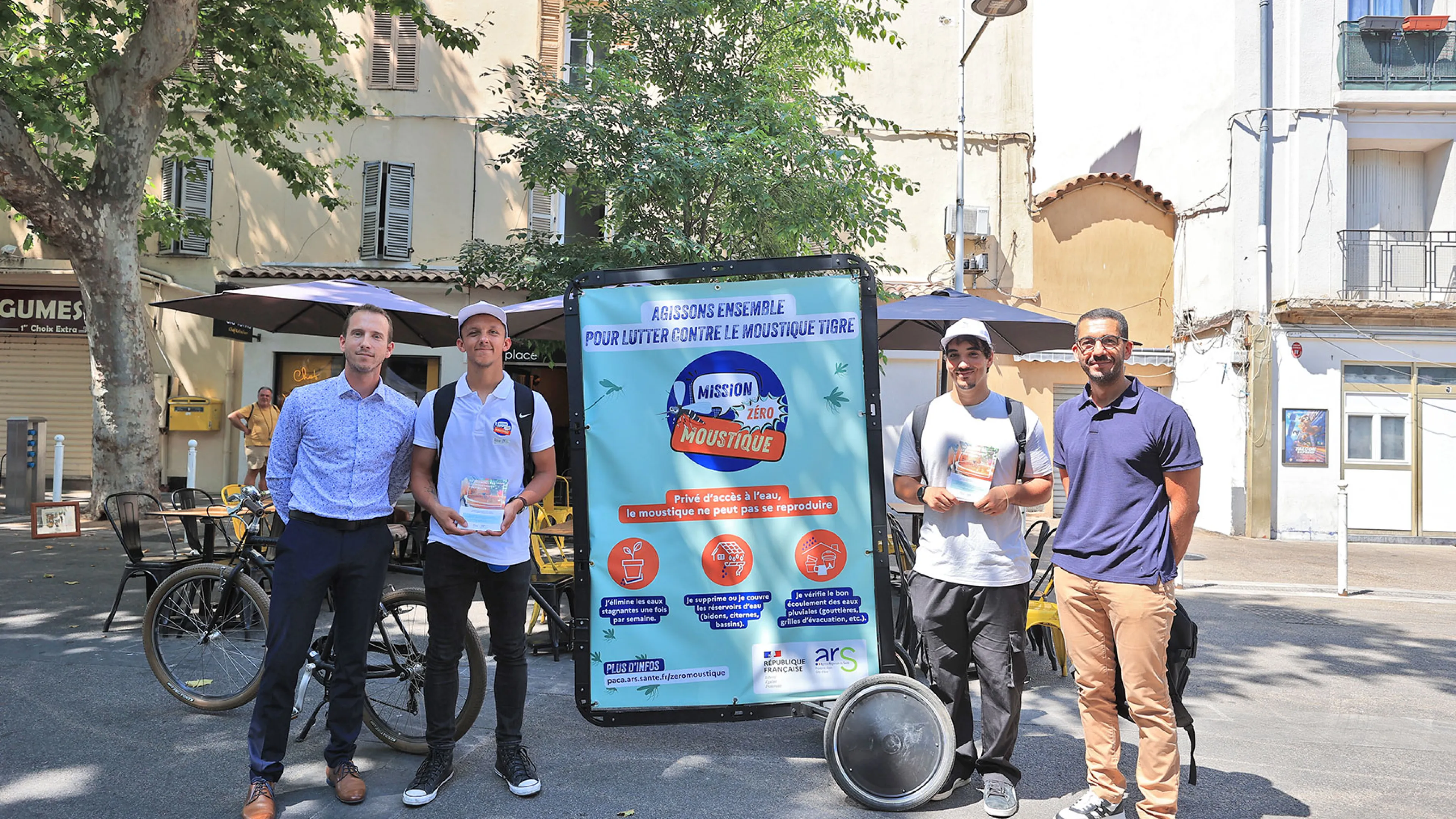 La mission zéro moustique était ce vendredi 27 juin sur la place Martin-Bidouré