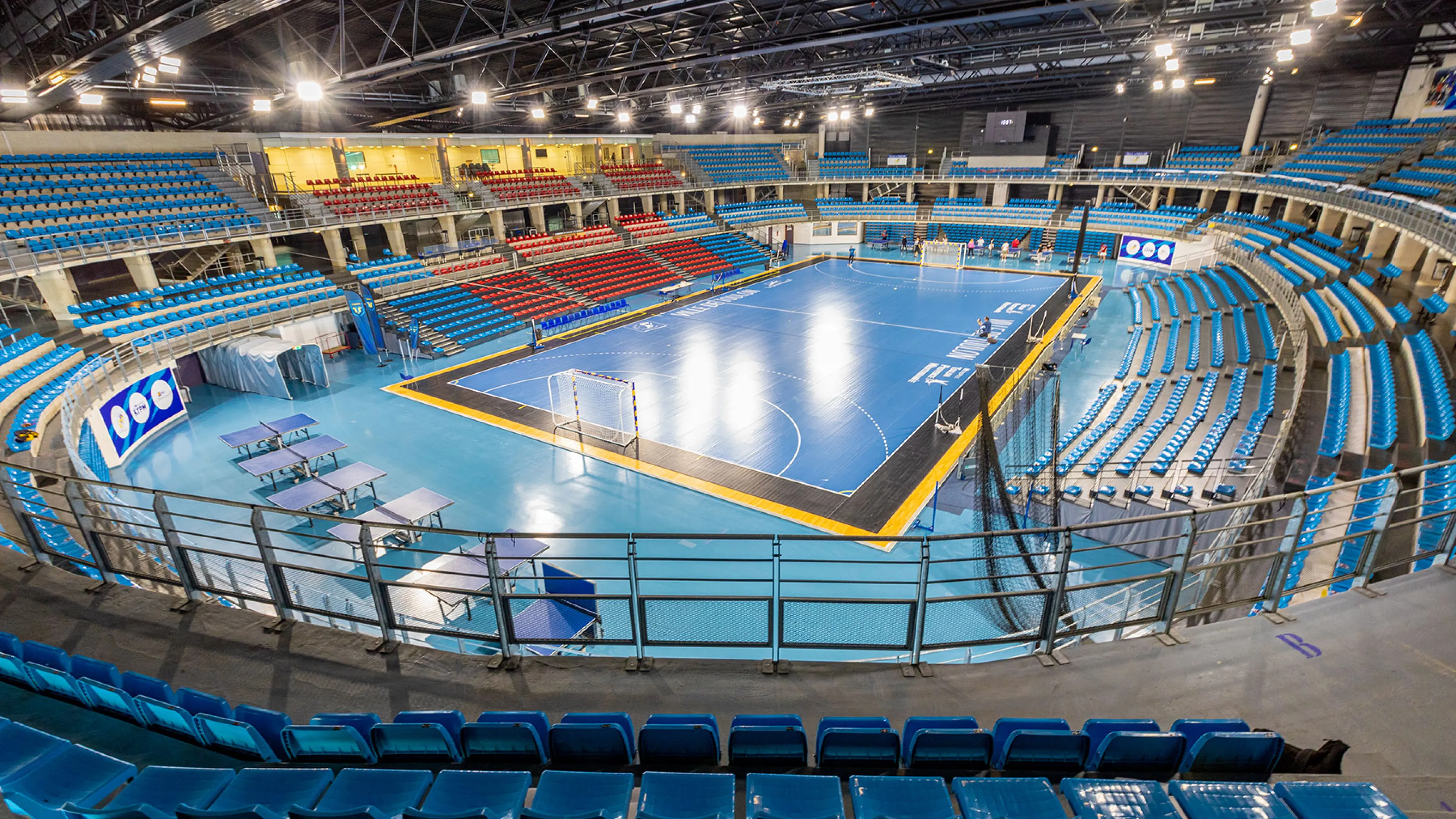 Photographie prise en hauteur du palais des sports de toulon