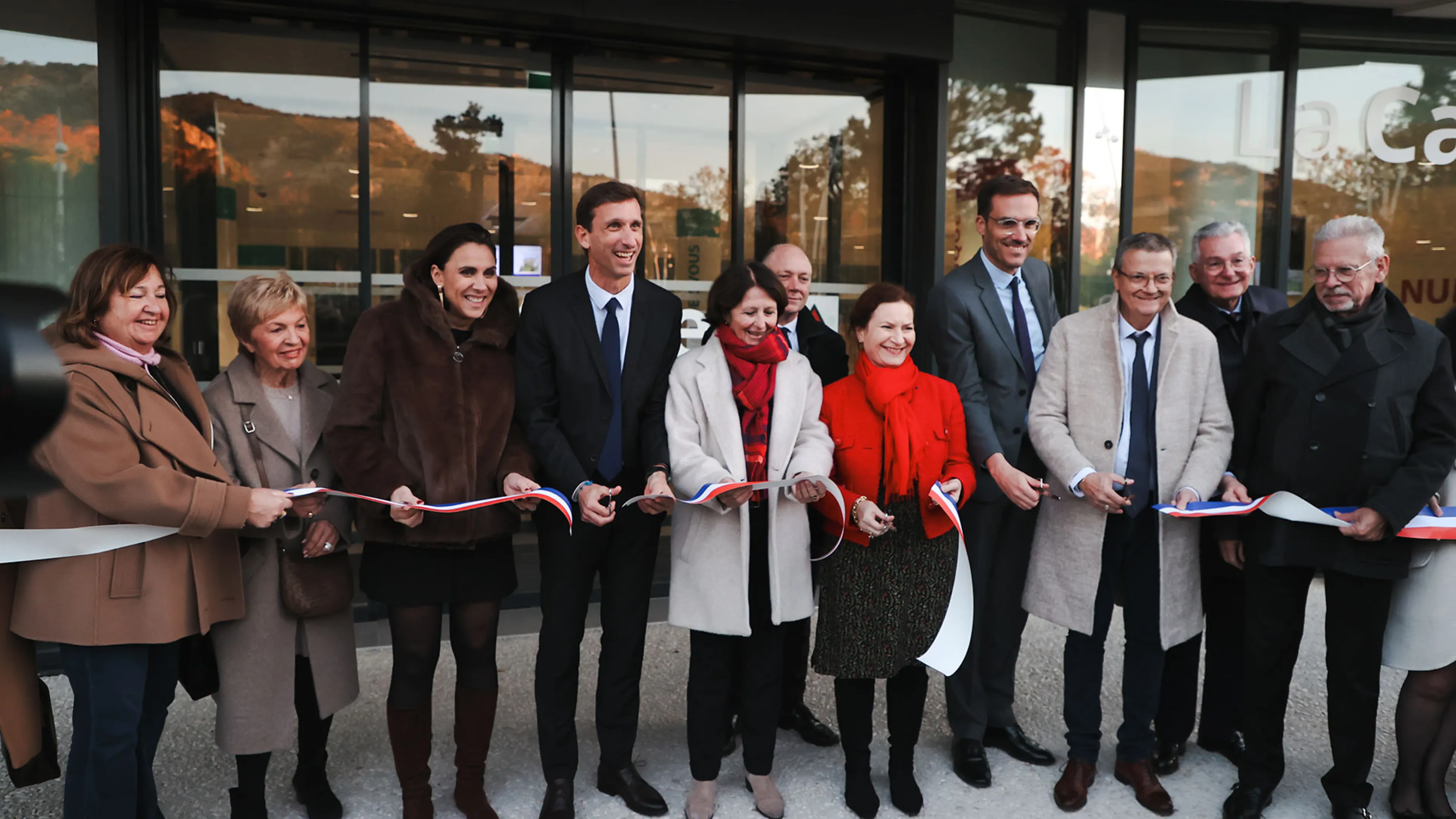 Le ruban inaugural a été coupée par Josée Massi, maire de Toulon, entourée des représentants de VAD et de la SARL SAVO 