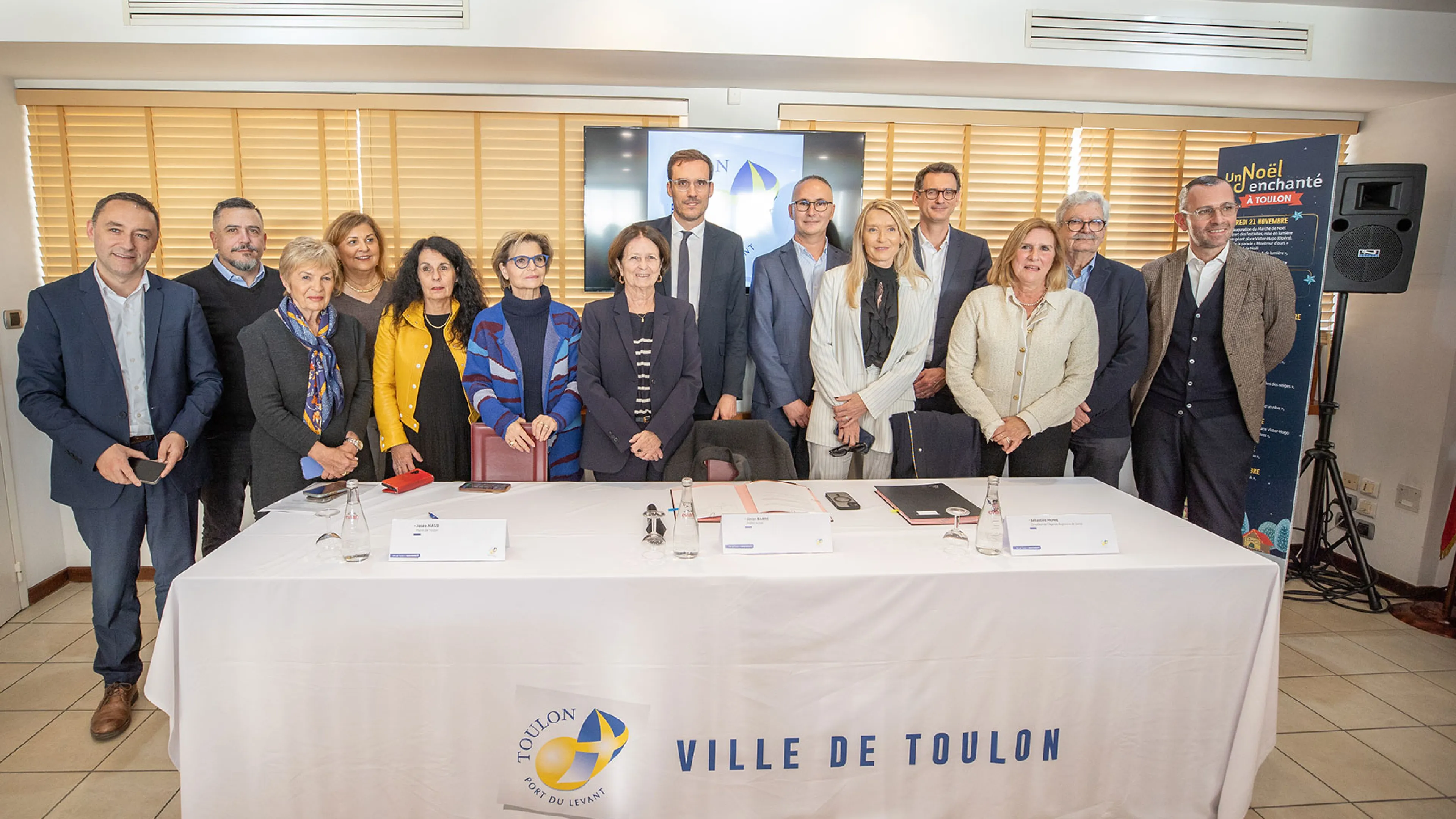 Au centre de la photo, Josée Massi, maire de Toulon, Simon Babre, préfet du Vat et Sébastien Monié, les 3 signataires du contrat local de santé.