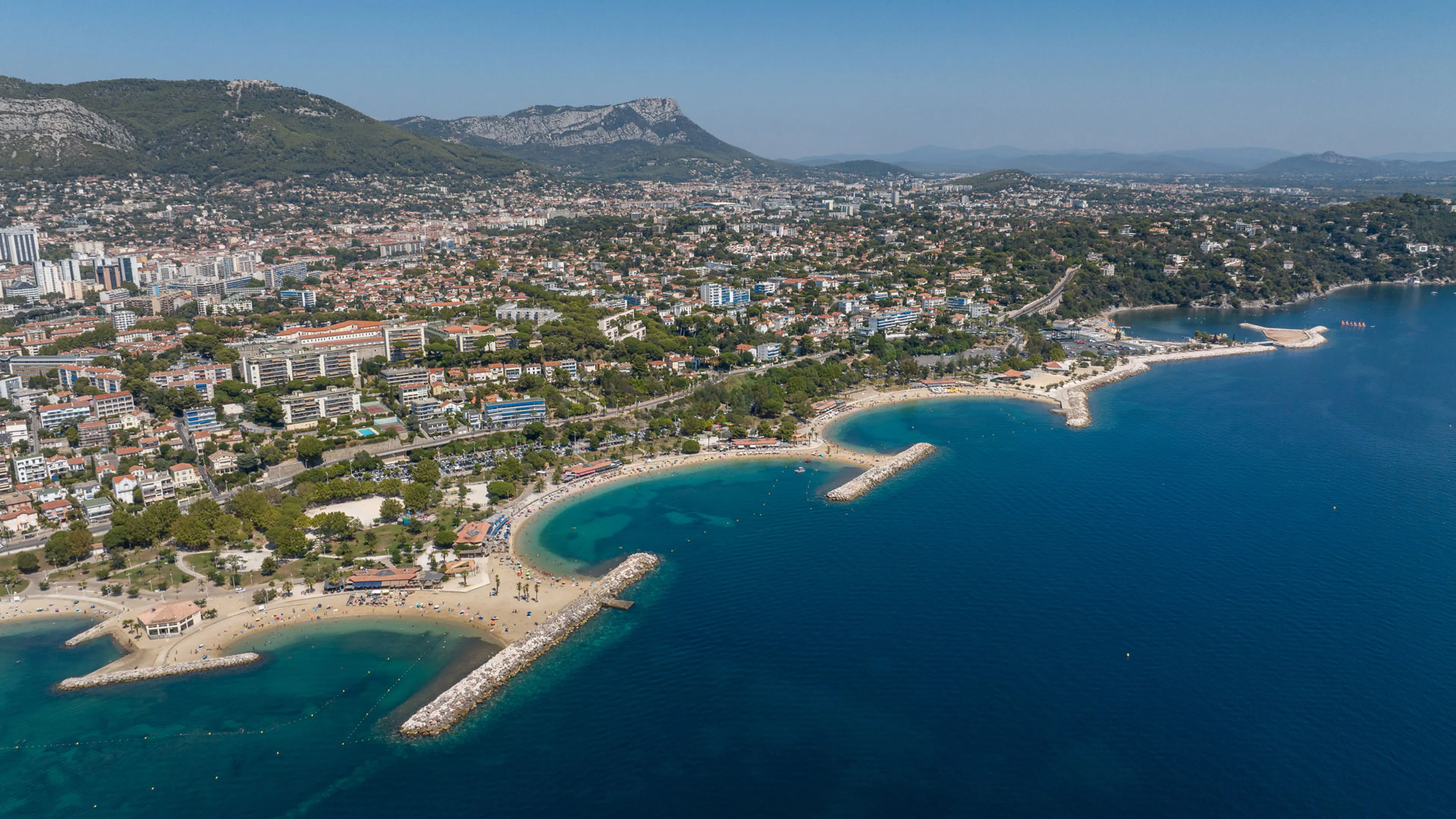Vue aérienne sur les plages du Mourillon