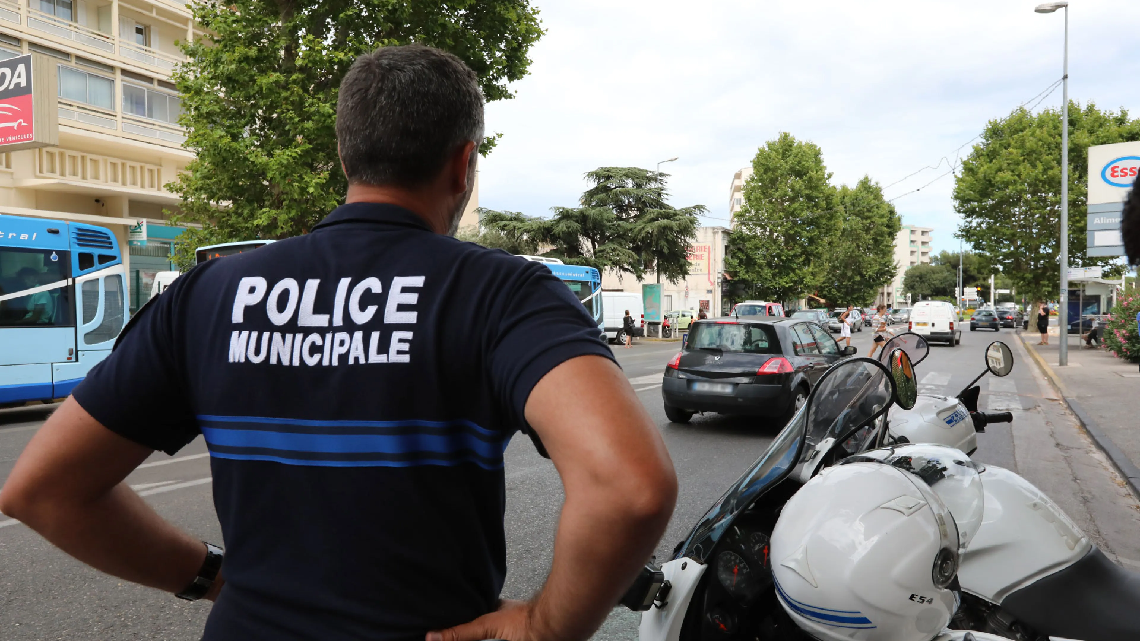 Photo policier municipal avec son équipement