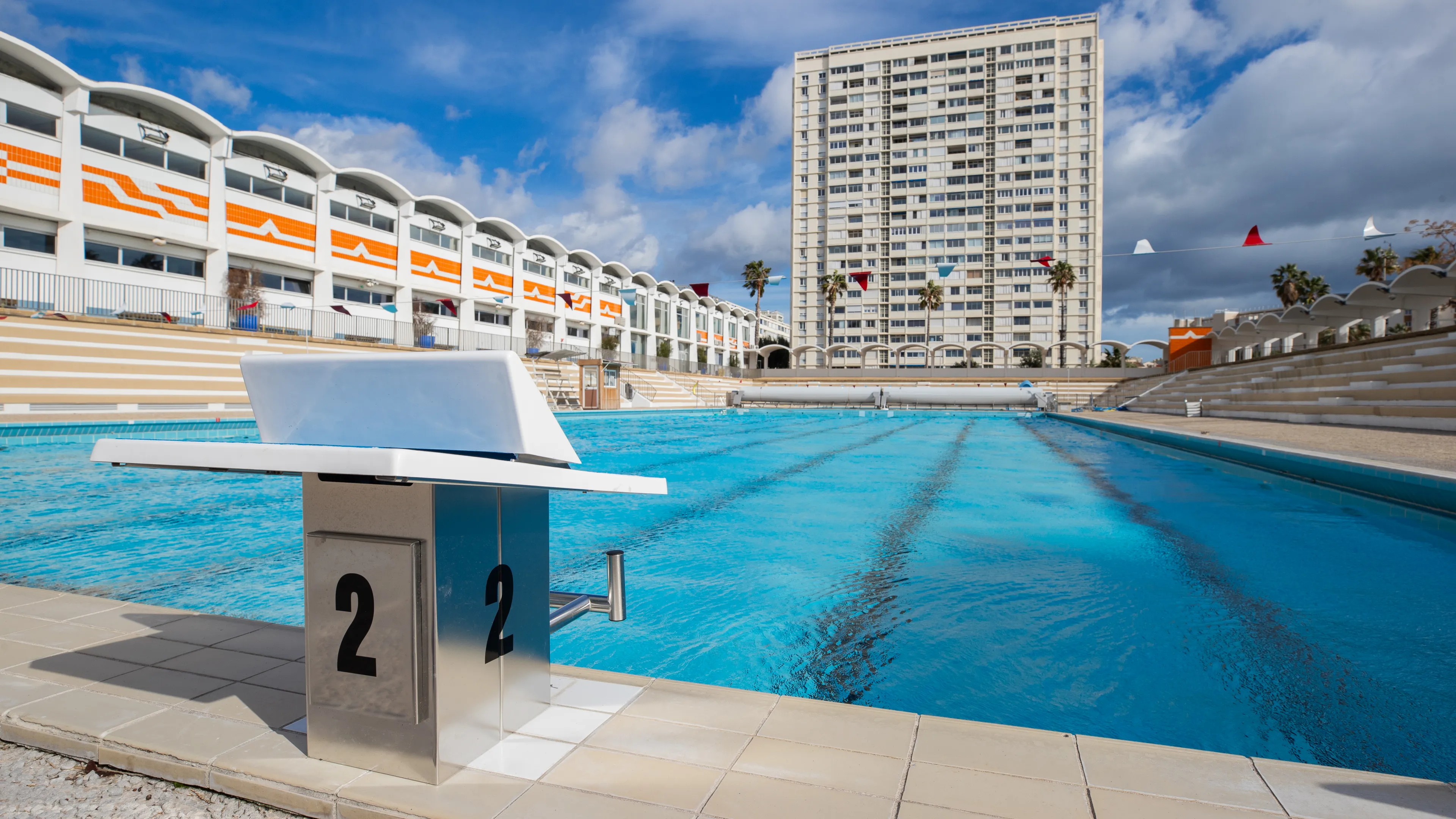 Le bassin extérieur du stade nautique du Port-Machand a fait l'objet de travaux durant ces 8 semaines de fermeture. De nouveaux plots de départ ont été, notamment, installés.