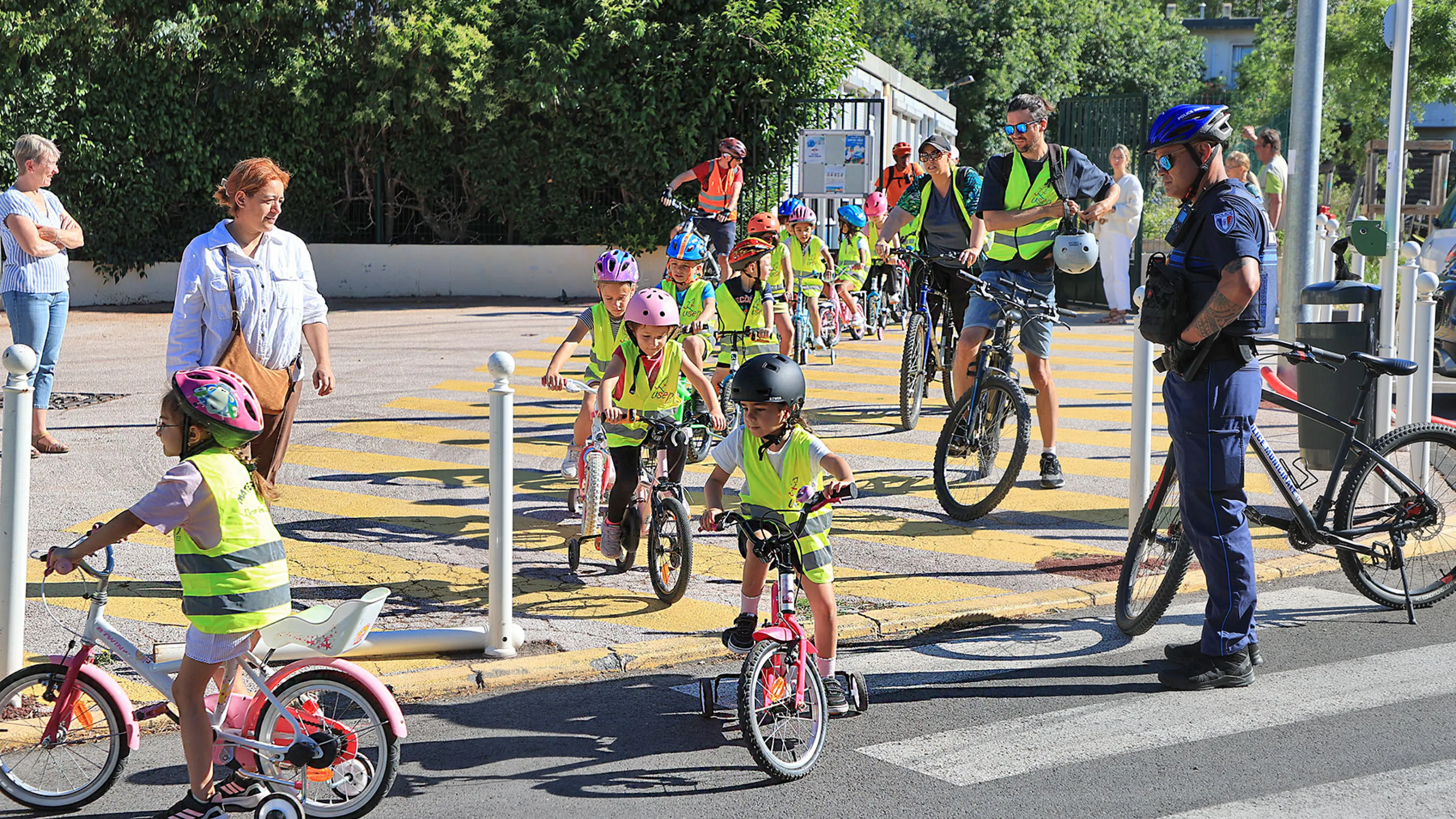 Sortie vélo des enfants de l'école maternelle Fleurs-des-Champs