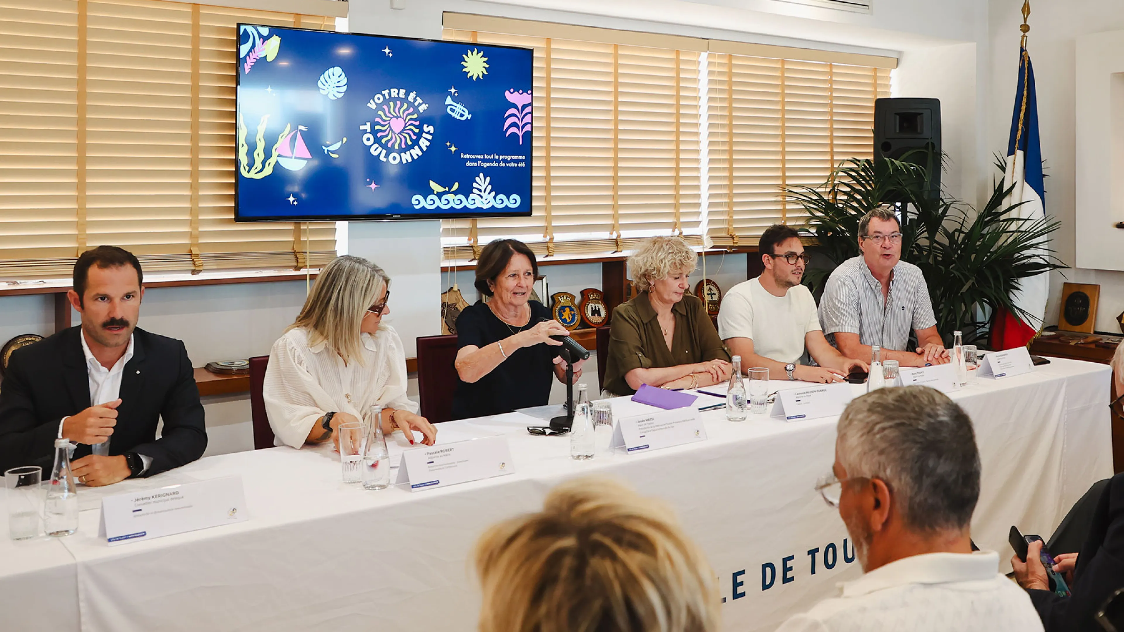 Au centre de la photo, Josée Massi, maire de Toulon, lors du lancement de la saison estivale