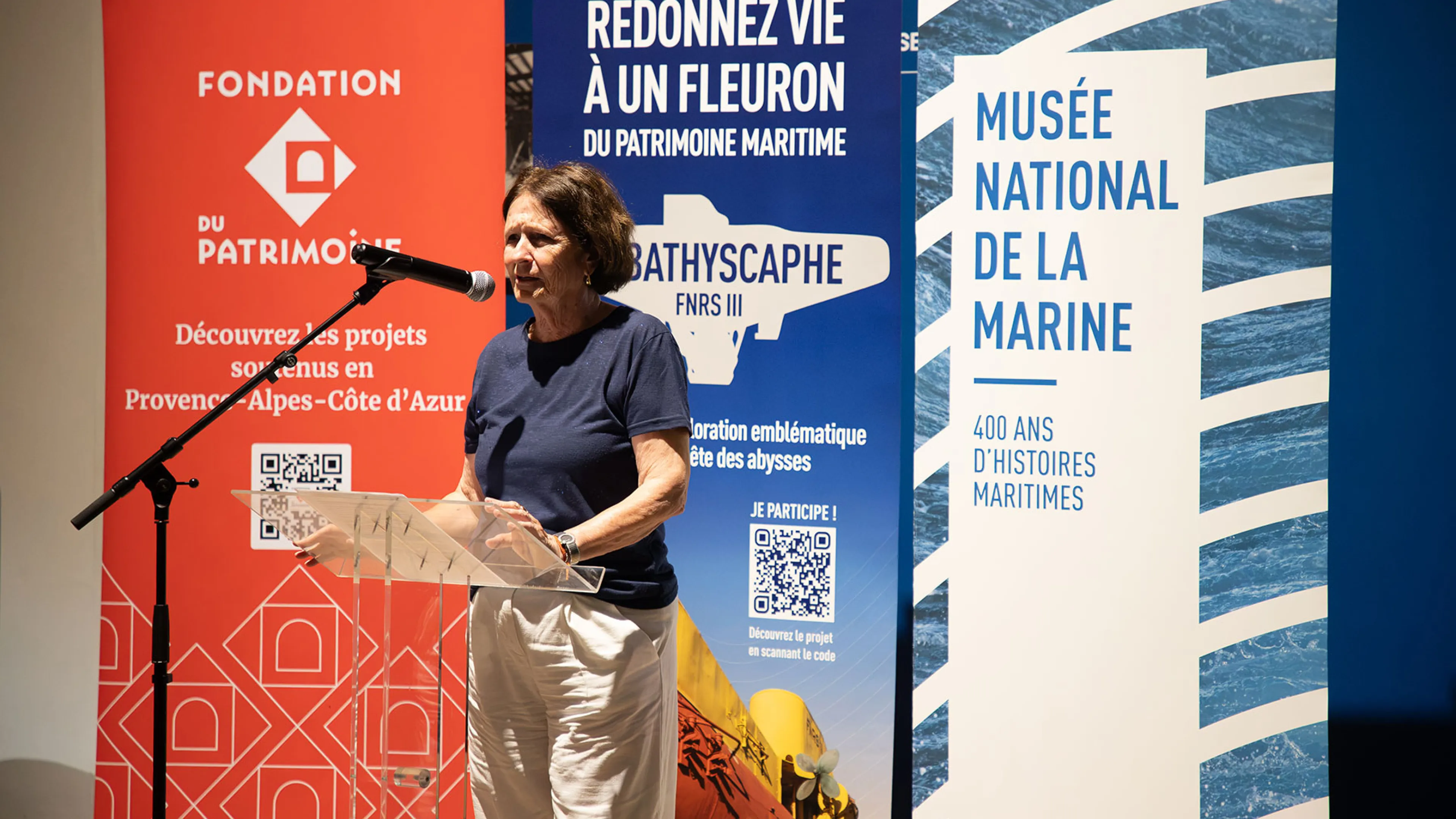 La photo montre Josée massi, maire de Toulon lors de la conférence de presse portant sur la restauration et le déménagement du FNRS III au Musée nationale de la Marine de Toulon.