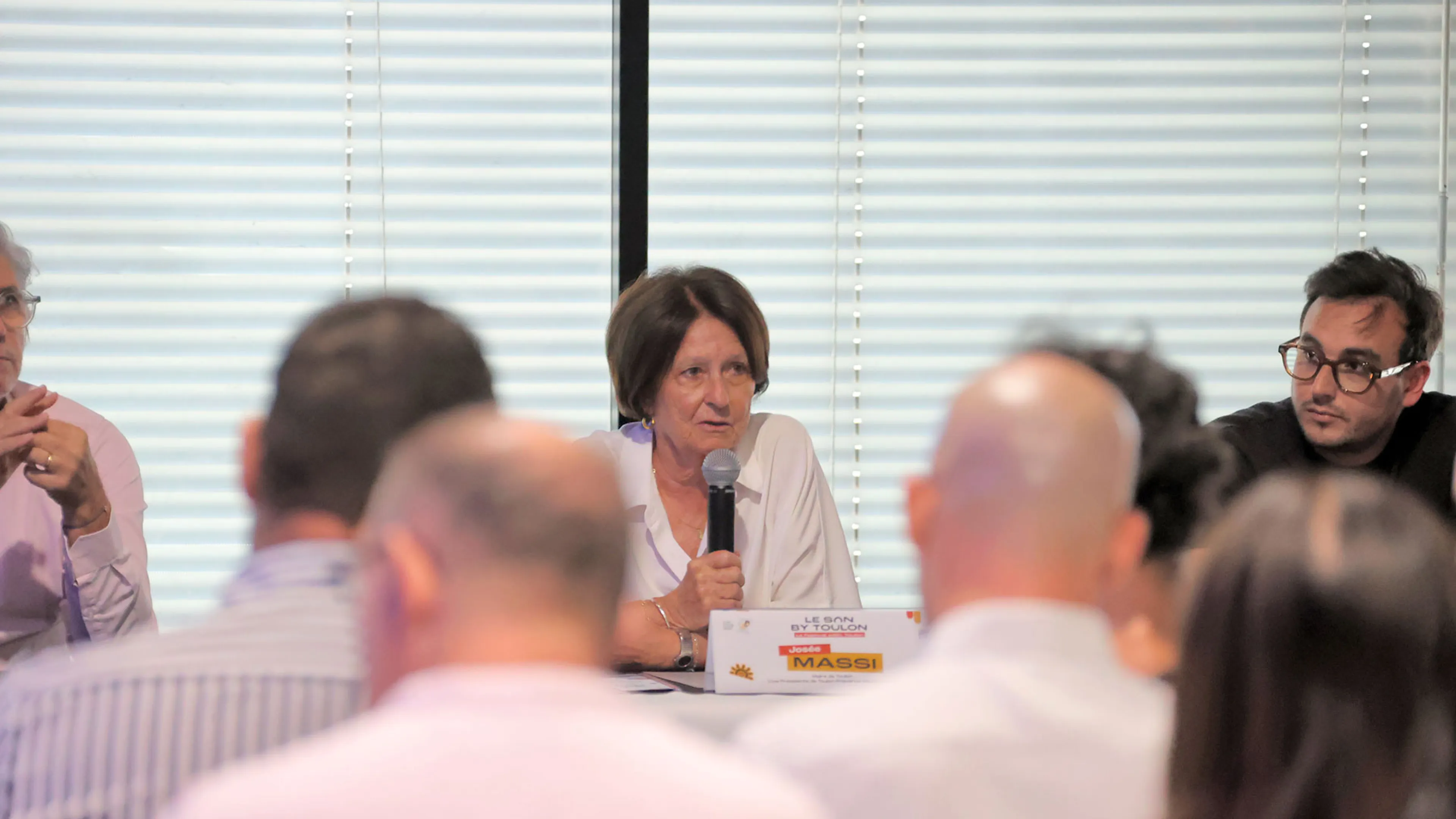 La photo montre Josée Massi, maire de Toulon, lors de la conférence de presse présentant la troisième édition du "Son by Toulon"