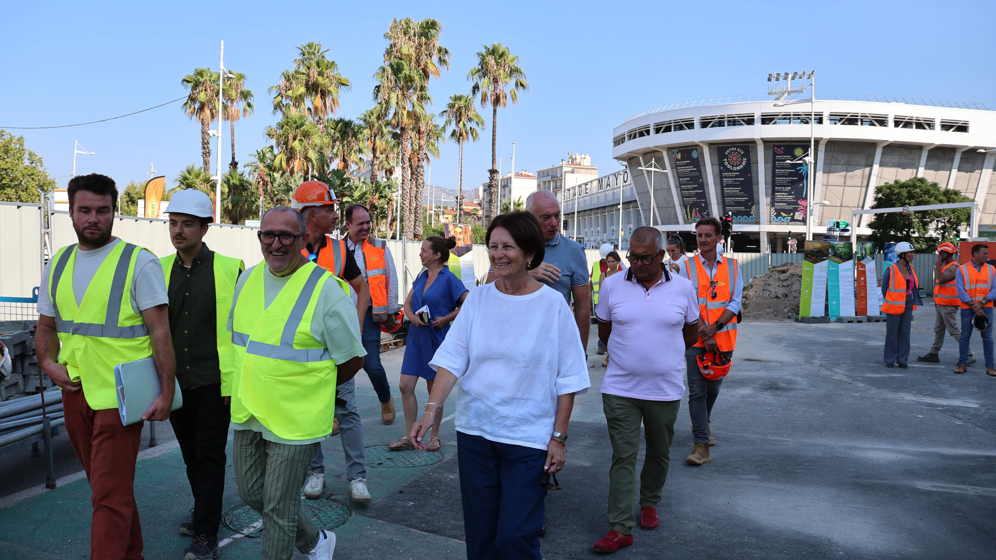 cette photo montre Josée Massi, Maire de Toulon lors de la visite du chantier de la requalification de l'avenue de-Lattre-de-Tassigny