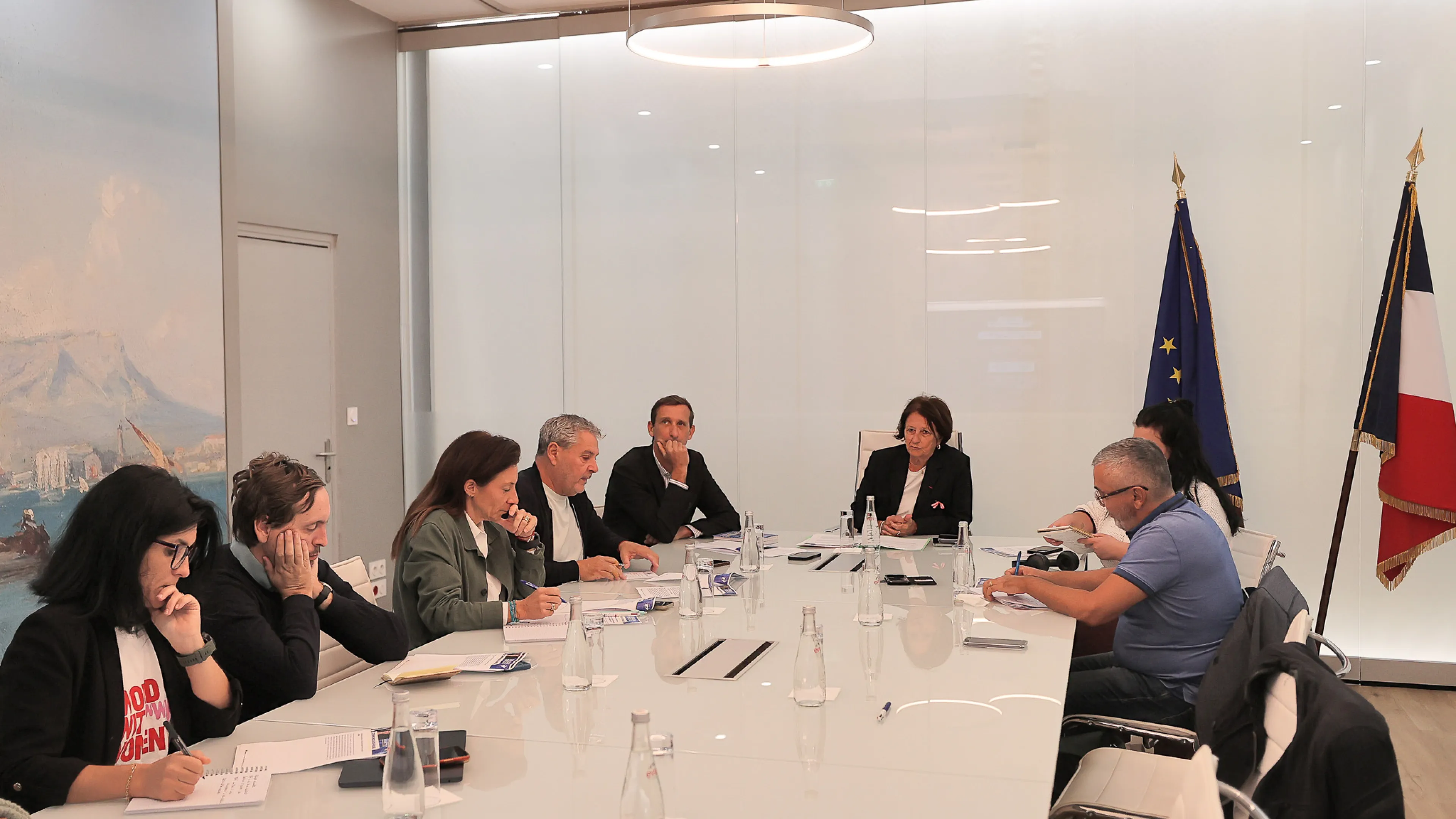 Au centre de la photo, Josée Massi qui a présenté un premier bilan 6 mois après son accession à la mairie de Toulon