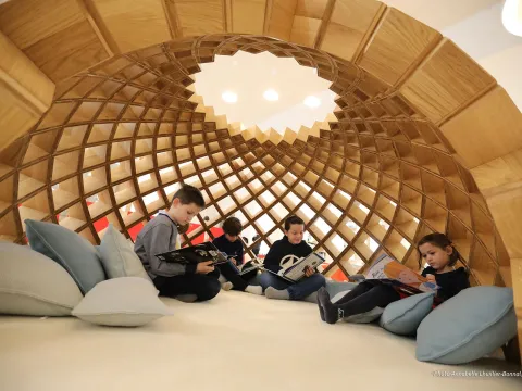 salle de lecture de la médiathèque de chalucet à Toulon