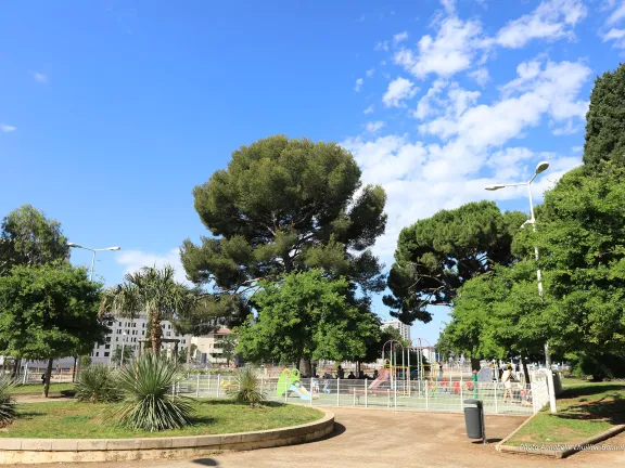 Square de Broglie