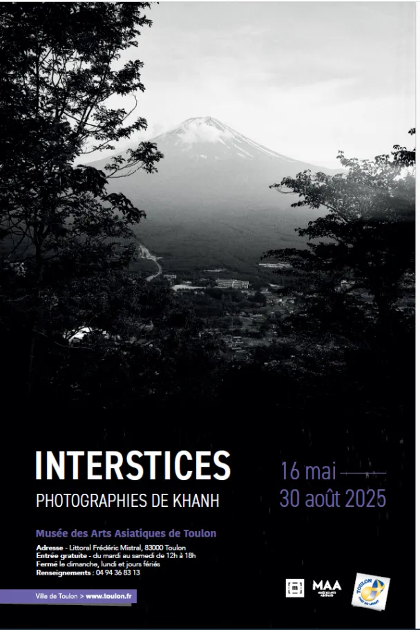 Photographie de Khanh en noir et blanc : un sommet enneigé