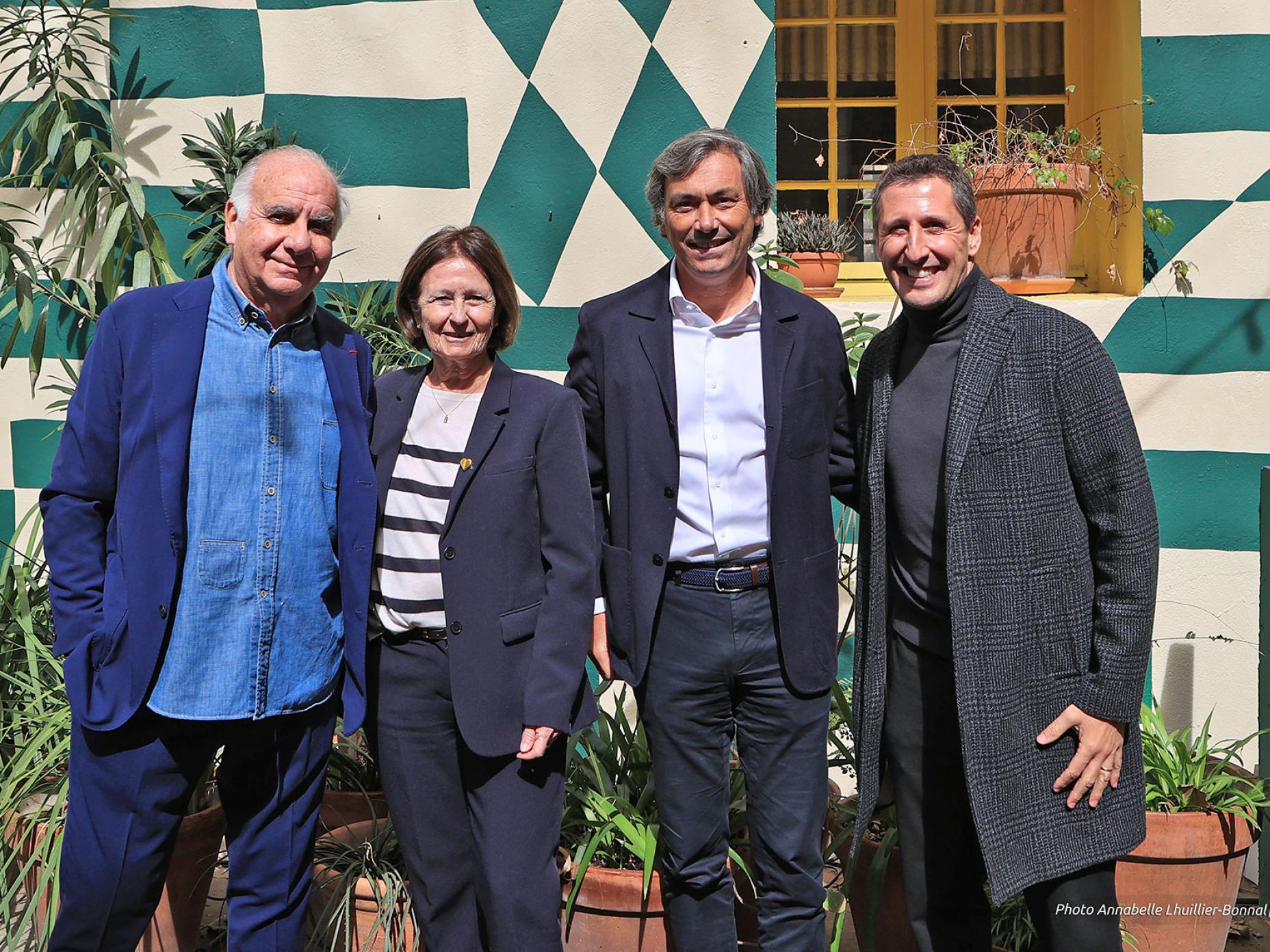 Photo de Madame Le Maire entourée des fondateurs de Mama Shelter