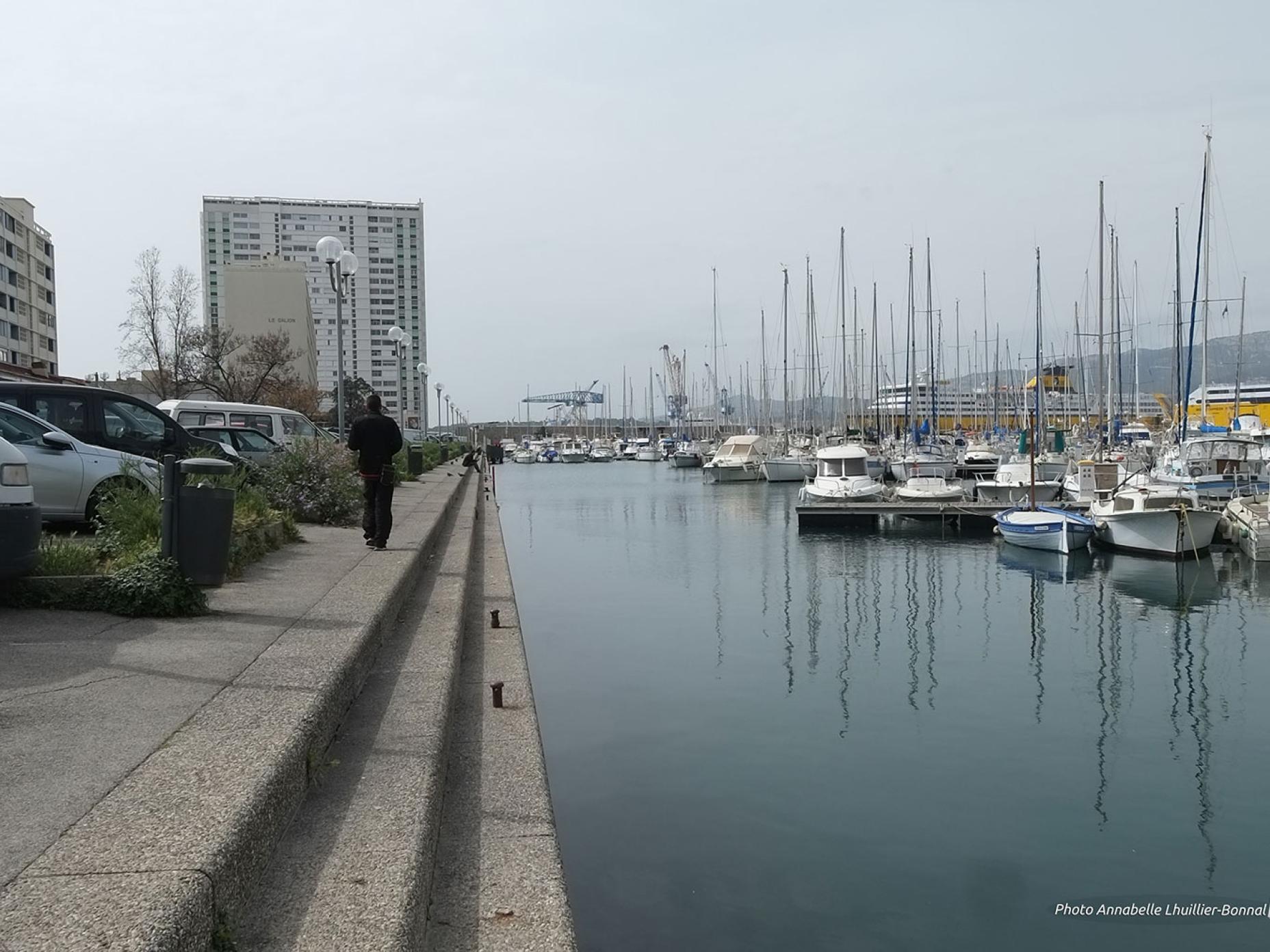 Le quai des sous-mariniers (AV)