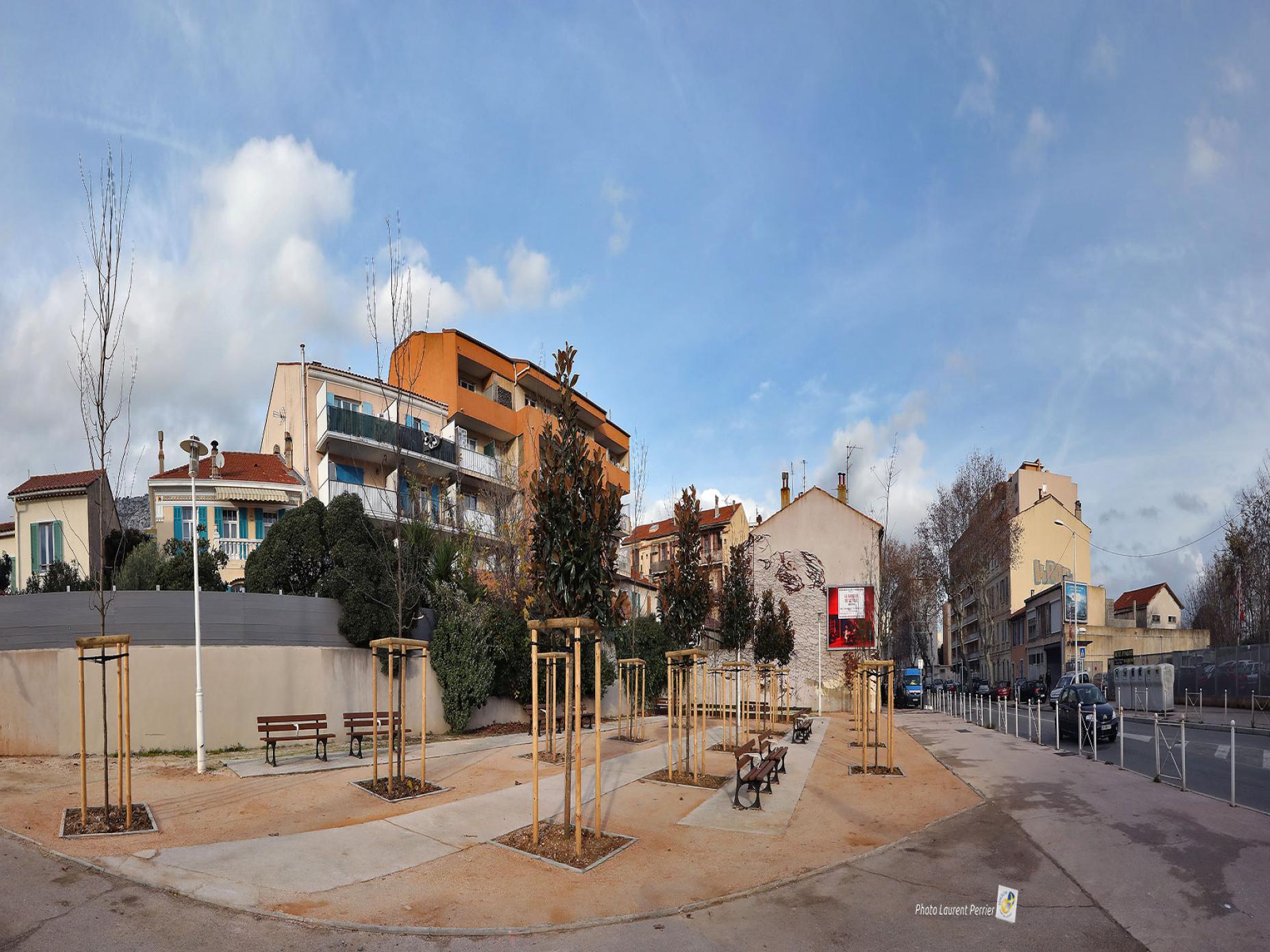 La place du pont de Saint-Jean (AP)