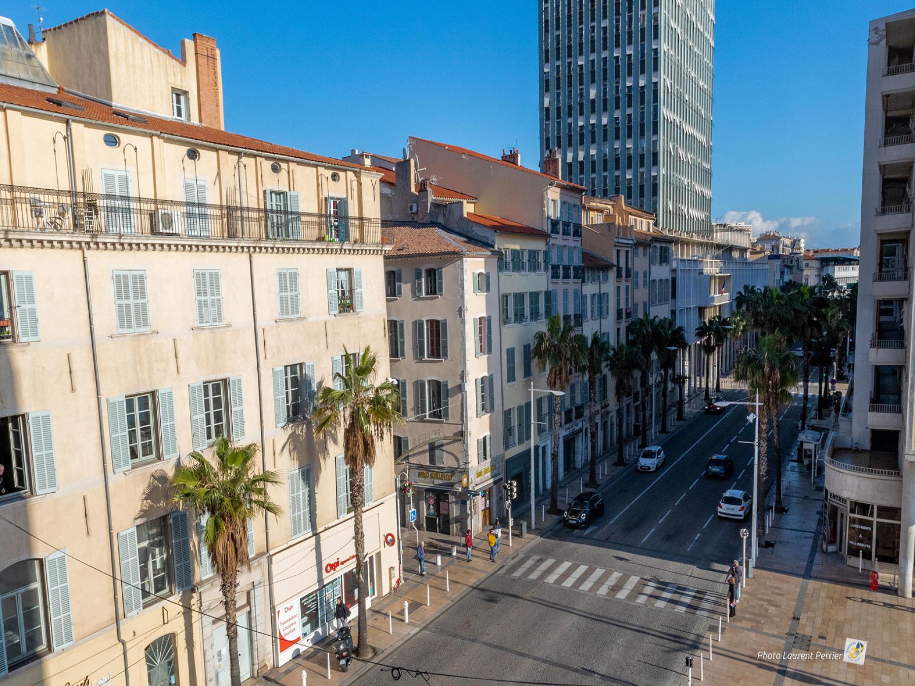 L'Avenue de la République (AV)