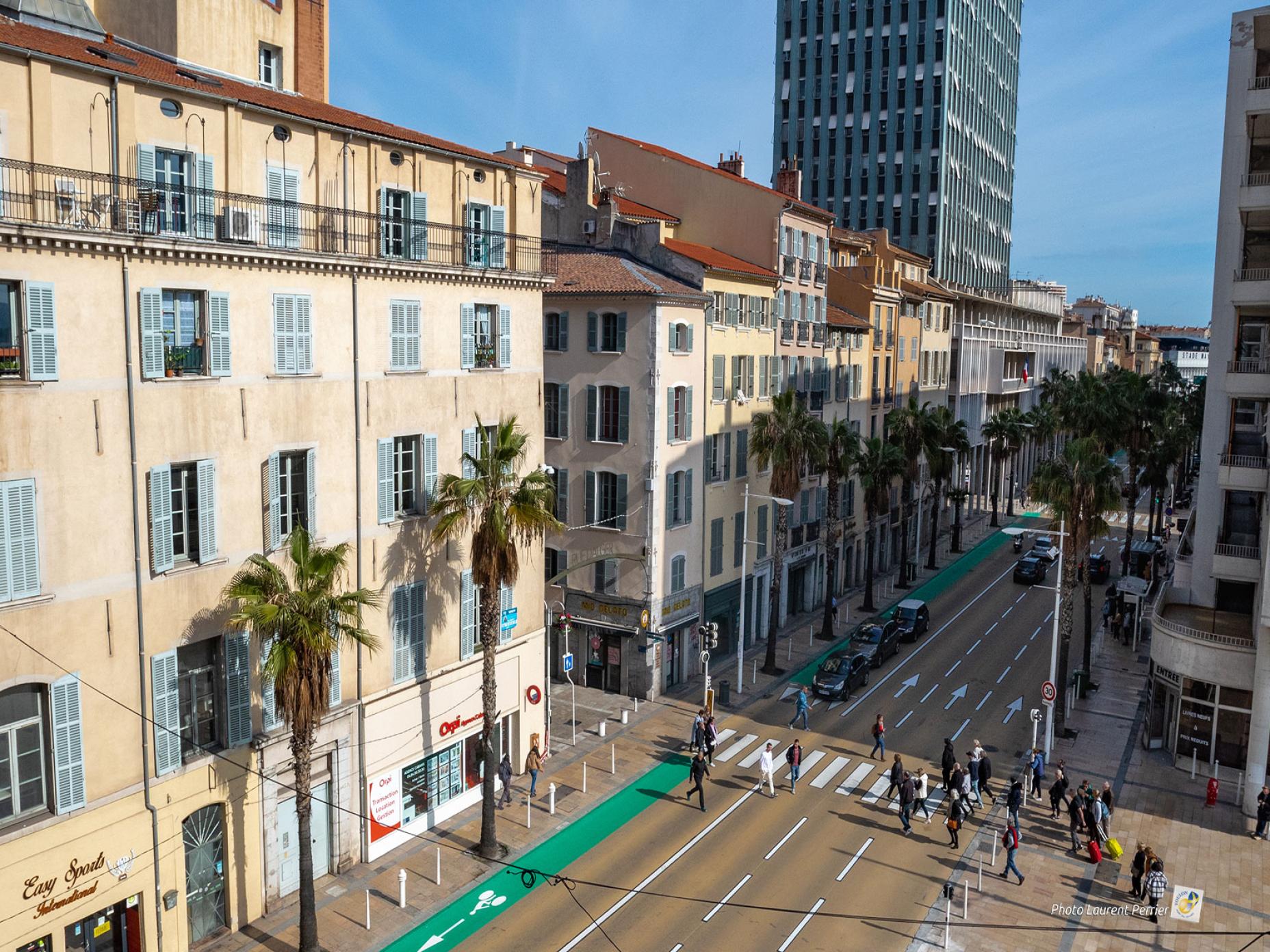 L'Avenue de la République (AP)