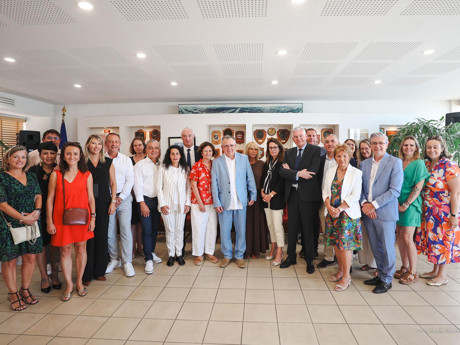 Salvador Nunez a reçu la médaille de la Ville de Toulon au Salon Clémenceau