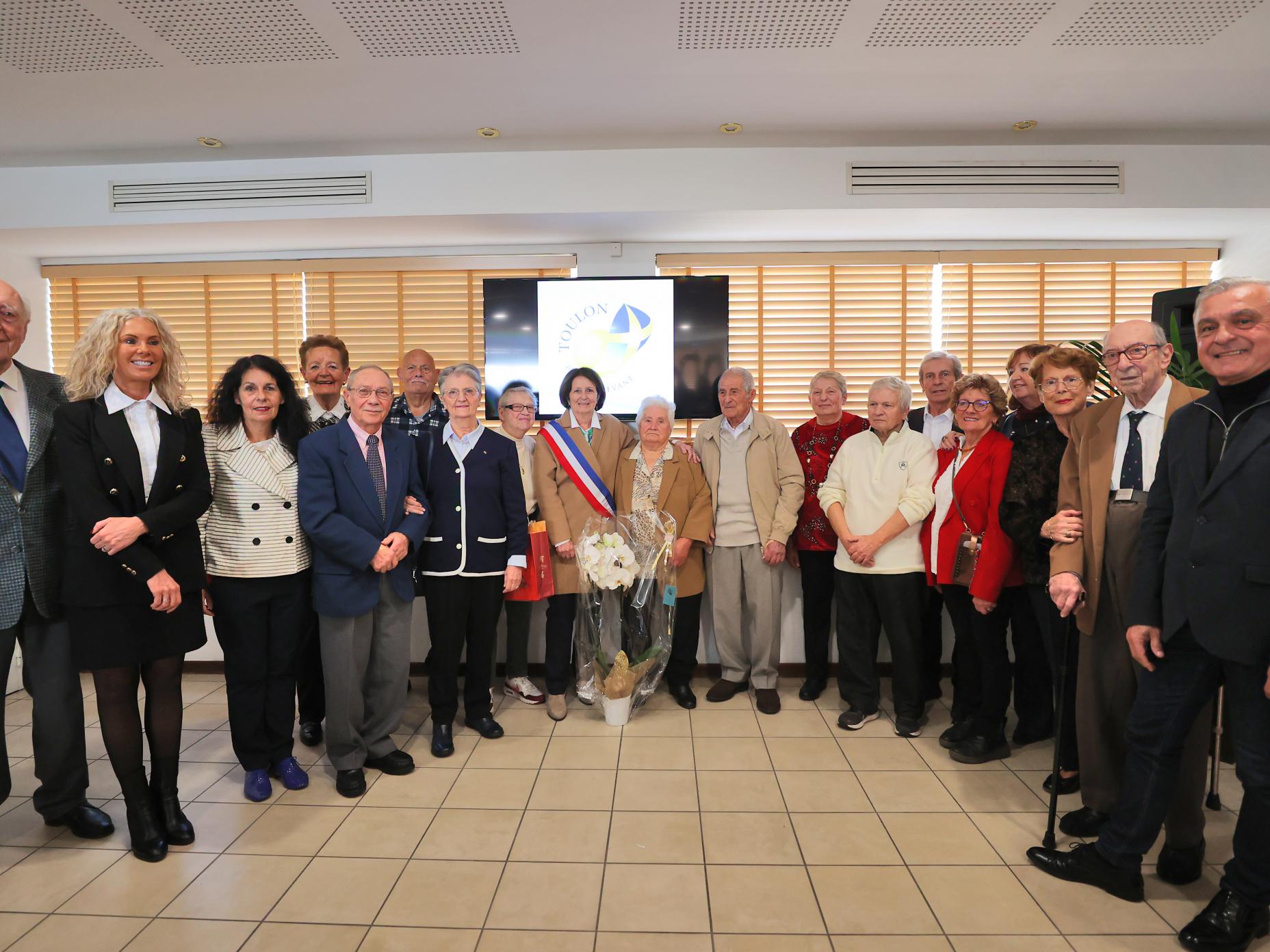 Les couples honorés pour la longévité de leur union ont été salués par Josée Massi, maire de Toulon