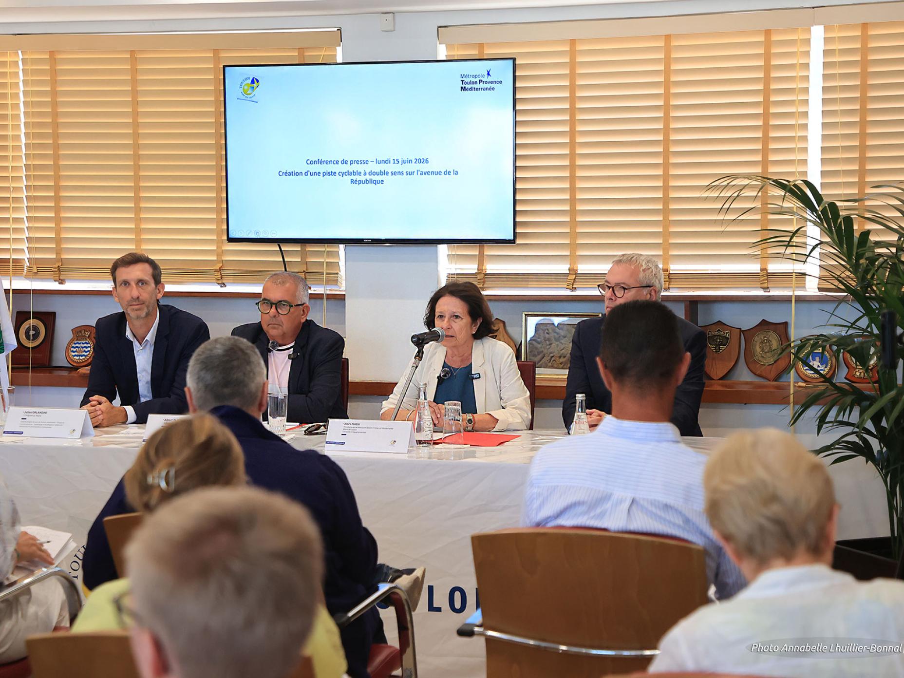 Conférence de presse du maire de Toulon