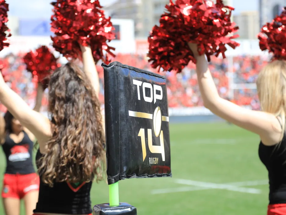 Groupe de jeunes cheerleader