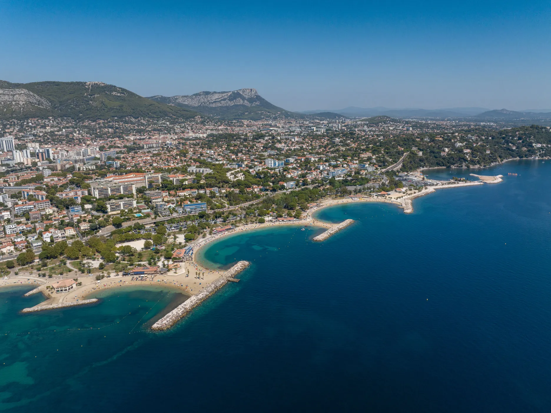 Vue aérienne sur les plages du Mourillon