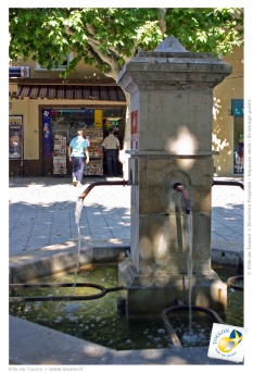 Fontaine de la place Macé
