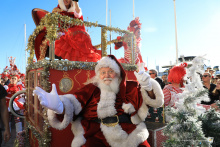 Arrivée du Père Noël sur le Carré du port